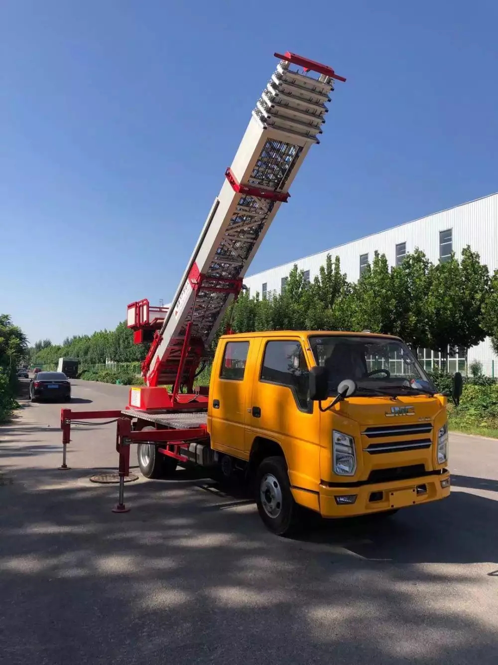 金江镇附近的云梯车出租服务：轻松解决高空作业需求